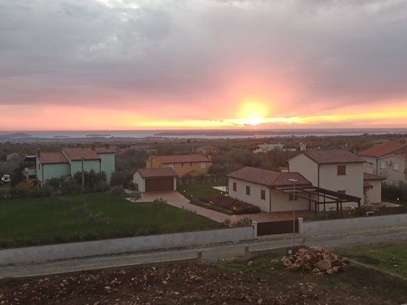 Vodnjan građevinsko zemljište s pogledom na more